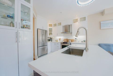 Photo 7 at 117 Hansard Drive, Vellore Village, Vaughan