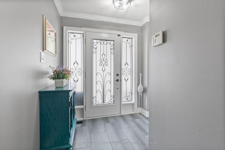 Photo 2 at 77 Beaverbrook Crescent, Maple, Vaughan