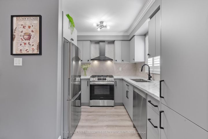 Photo 5 at 77 Beaverbrook Crescent, Maple, Vaughan