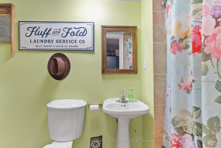Photo 18 at 77 Beaverbrook Crescent, Maple, Vaughan
