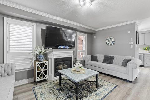 Photo 4 at 77 Beaverbrook Crescent, Maple, Vaughan