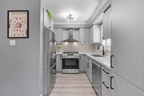 Photo 5 at 77 Beaverbrook Crescent, Maple, Vaughan