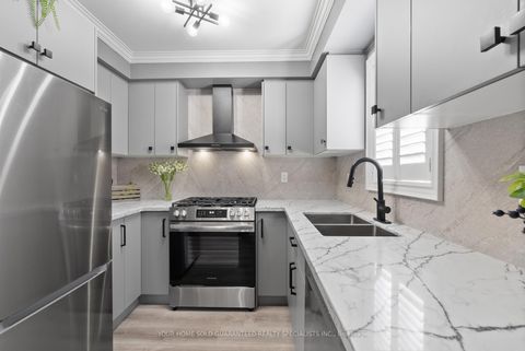 Photo 6 at 77 Beaverbrook Crescent, Maple, Vaughan
