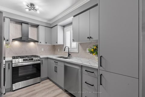 Photo 7 at 77 Beaverbrook Crescent, Maple, Vaughan