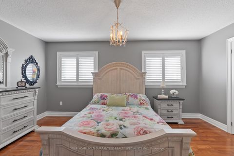 Photo 11 at 77 Beaverbrook Crescent, Maple, Vaughan
