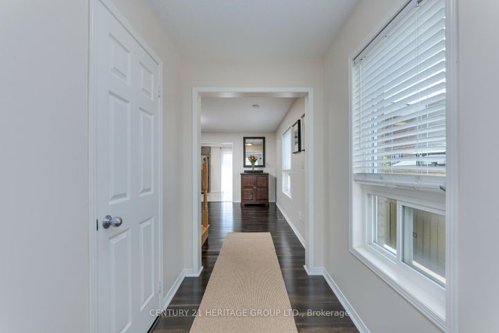 Photo 2 at 735 Miller Park Avenue, Bradford, Bradford West Gwillimbury