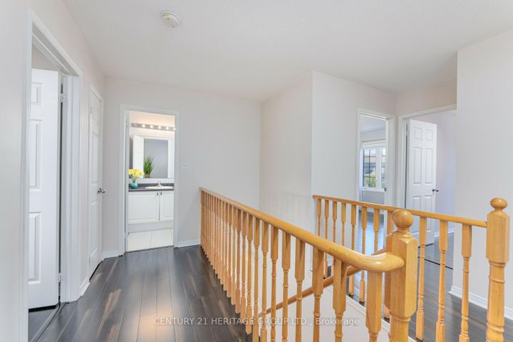 Photo 8 at 735 Miller Park Avenue, Bradford, Bradford West Gwillimbury