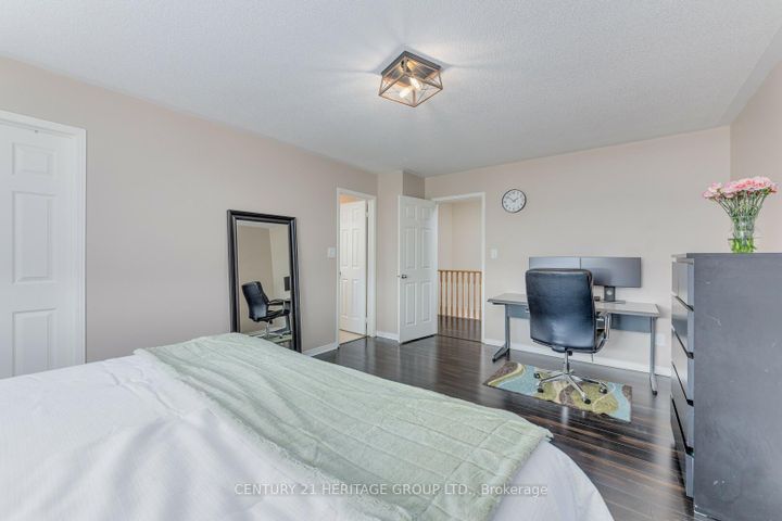 Photo 10 at 735 Miller Park Avenue, Bradford, Bradford West Gwillimbury