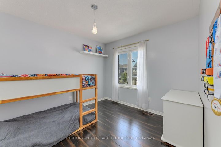 Photo 13 at 735 Miller Park Avenue, Bradford, Bradford West Gwillimbury