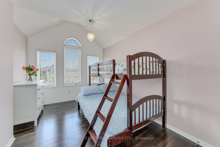 Photo 14 at 735 Miller Park Avenue, Bradford, Bradford West Gwillimbury