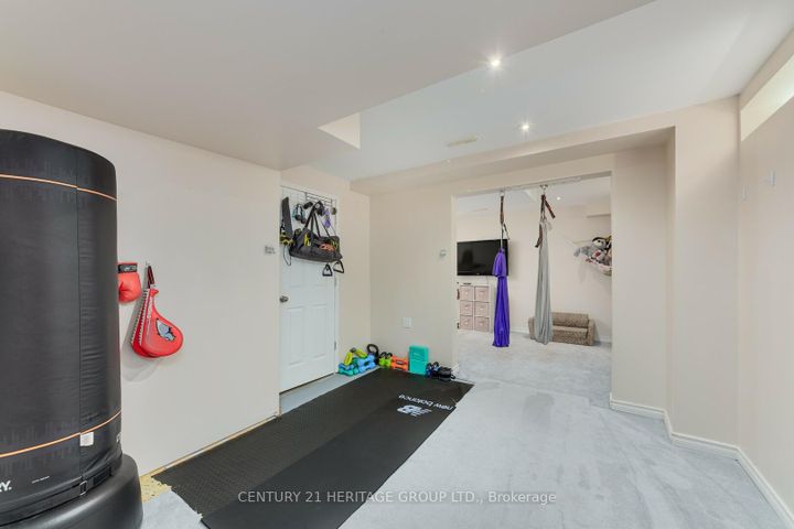 Photo 15 at 735 Miller Park Avenue, Bradford, Bradford West Gwillimbury