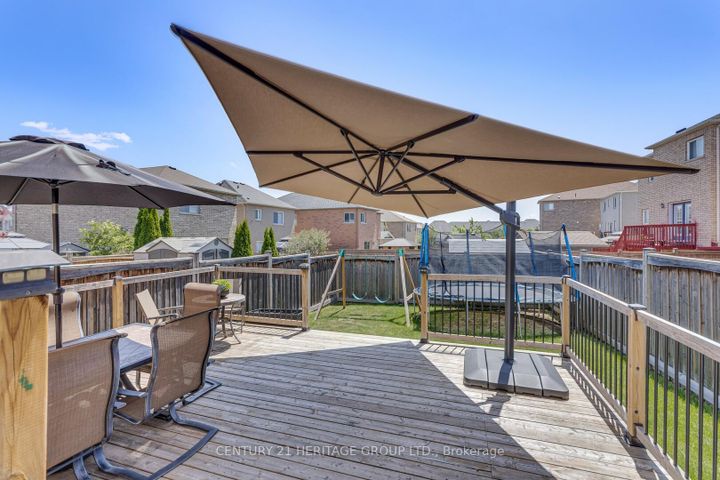 Photo 18 at 735 Miller Park Avenue, Bradford, Bradford West Gwillimbury