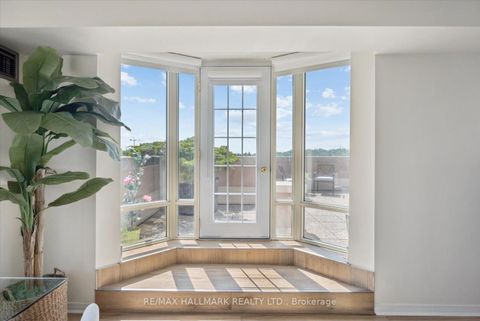 Photo 7 at 704 - 175 Cedar Avenue, Harding, Richmond Hill