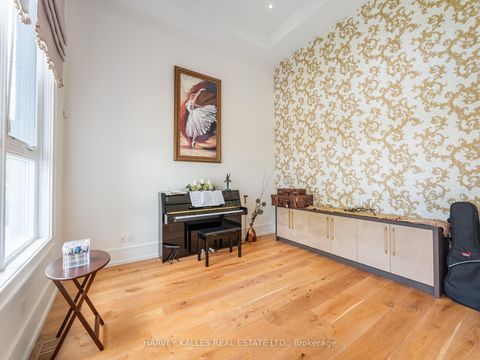 Photo 2 at 267 Empress Avenue, Willowdale East, Toronto