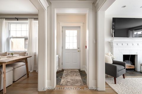 Photo 1 at Bldg 1 - 9 Humewood Drive, Cedarvale, Toronto
