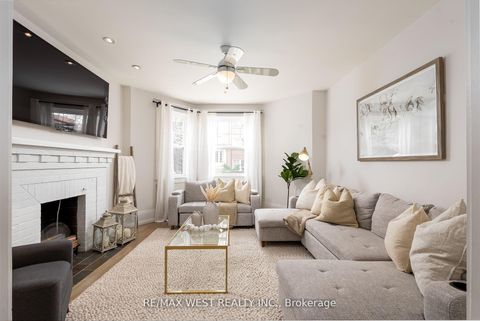 Photo 5 at Bldg 1 - 9 Humewood Drive, Cedarvale, Toronto