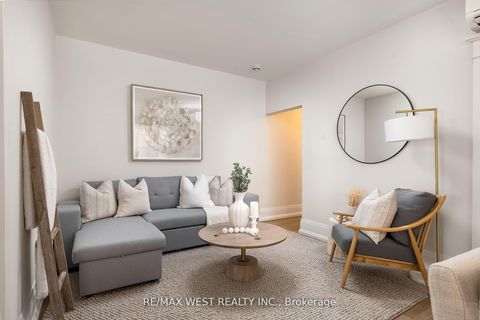 Photo 14 at Bldg 1 - 9 Humewood Drive, Cedarvale, Toronto