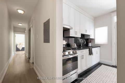 Photo 16 at Bldg 1 - 9 Humewood Drive, Cedarvale, Toronto