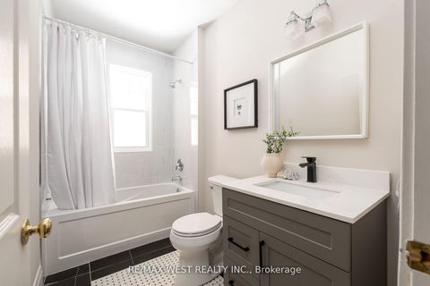 Photo 22 at Bldg 1 - 9 Humewood Drive, Cedarvale, Toronto