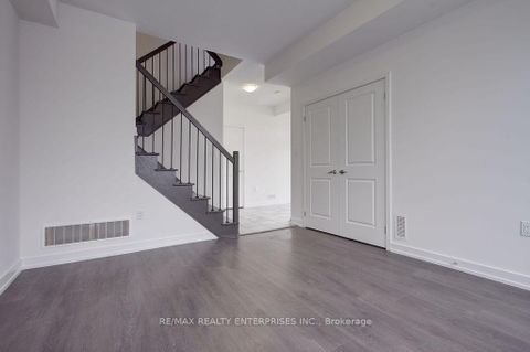 Photo 10 at 178 Wheat Boom Drive, GO Glenorchy, Oakville