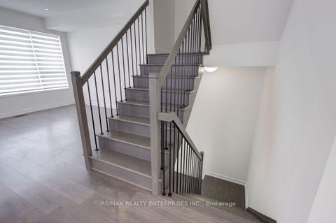 Photo 11 at 178 Wheat Boom Drive, GO Glenorchy, Oakville