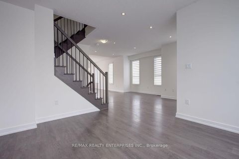 Photo 13 at 178 Wheat Boom Drive, GO Glenorchy, Oakville