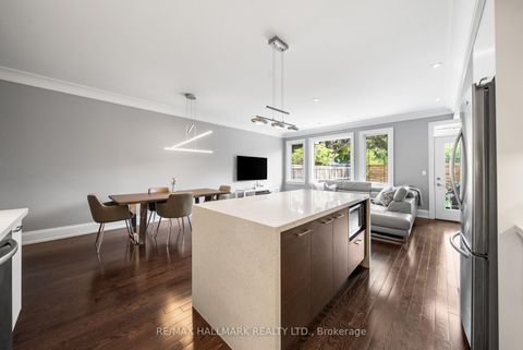 Photo 15 at 19 Hycrest Avenue, Willowdale East, Toronto