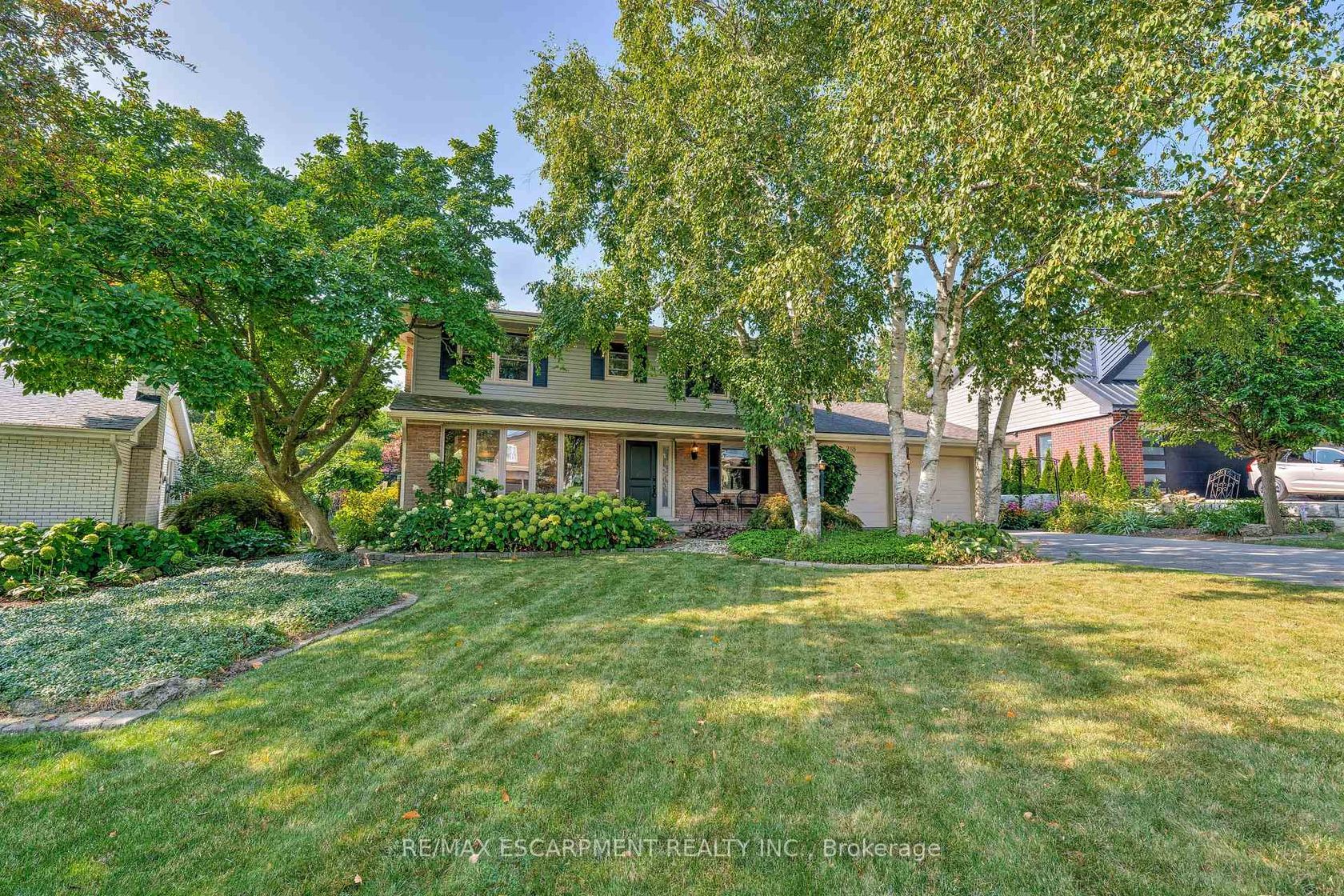2118 Agincourt Crescent, Tyandaga, Burlington by Loree Meneguzzi Real Estate 2118 Agincourt Crescent, Tyandaga, Burlington