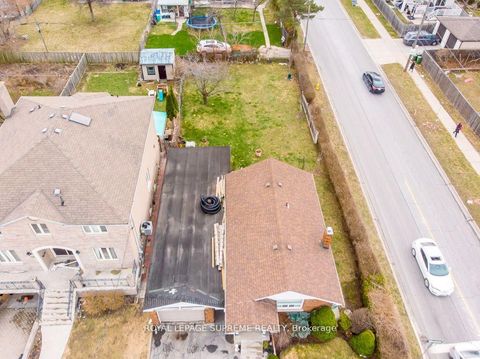 Photo 15 at 109 Regina Avenue, Lawrence, Toronto