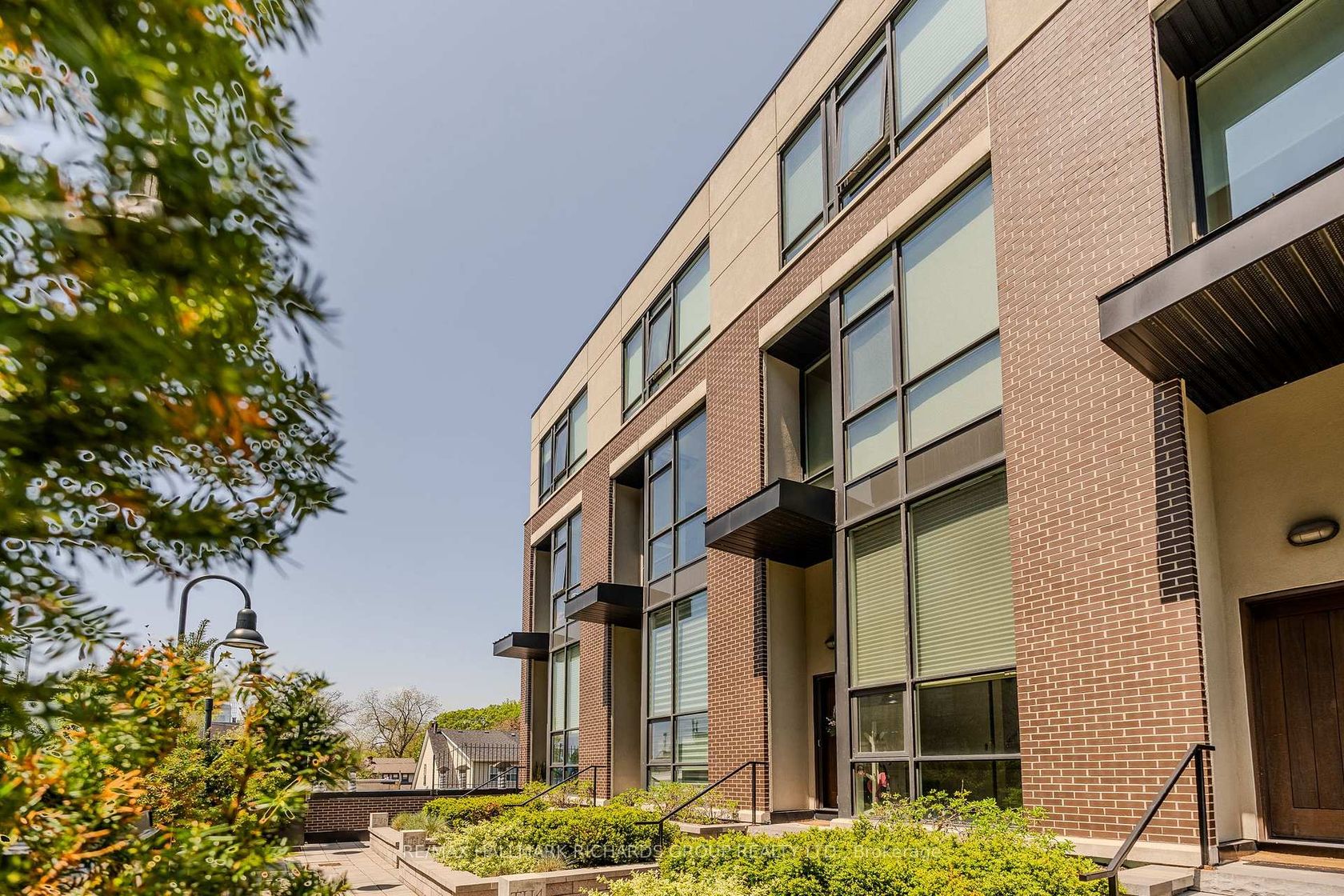 TH5 - 2 Bellefair Avenue, The Beaches, Toronto 