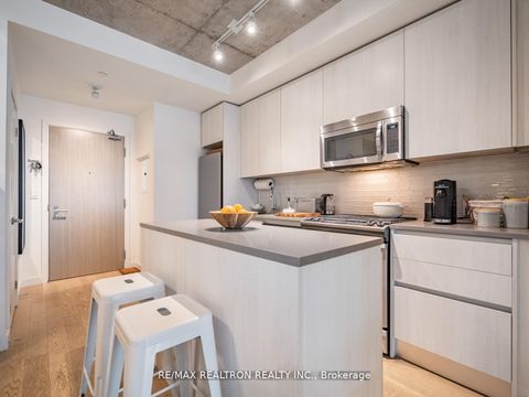 Photo 3 at 1217 - 111 Bathurst Street, Waterfront Communities C1, Toronto