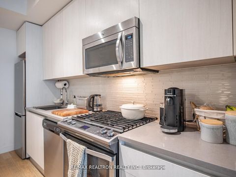 Photo 5 at 1217 - 111 Bathurst Street, Waterfront Communities C1, Toronto