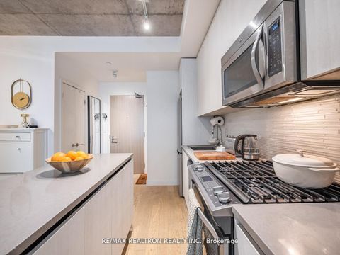 Photo 6 at 1217 - 111 Bathurst Street, Waterfront Communities C1, Toronto