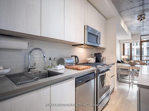 Photo 11 at 1217 - 111 Bathurst Street, Waterfront Communities C1, Toronto