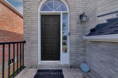 Photo 3 at 132 Dean Avenue, Painswick South, Barrie Photo 3 at 132 Dean Avenue, Painswick South, Barrie
