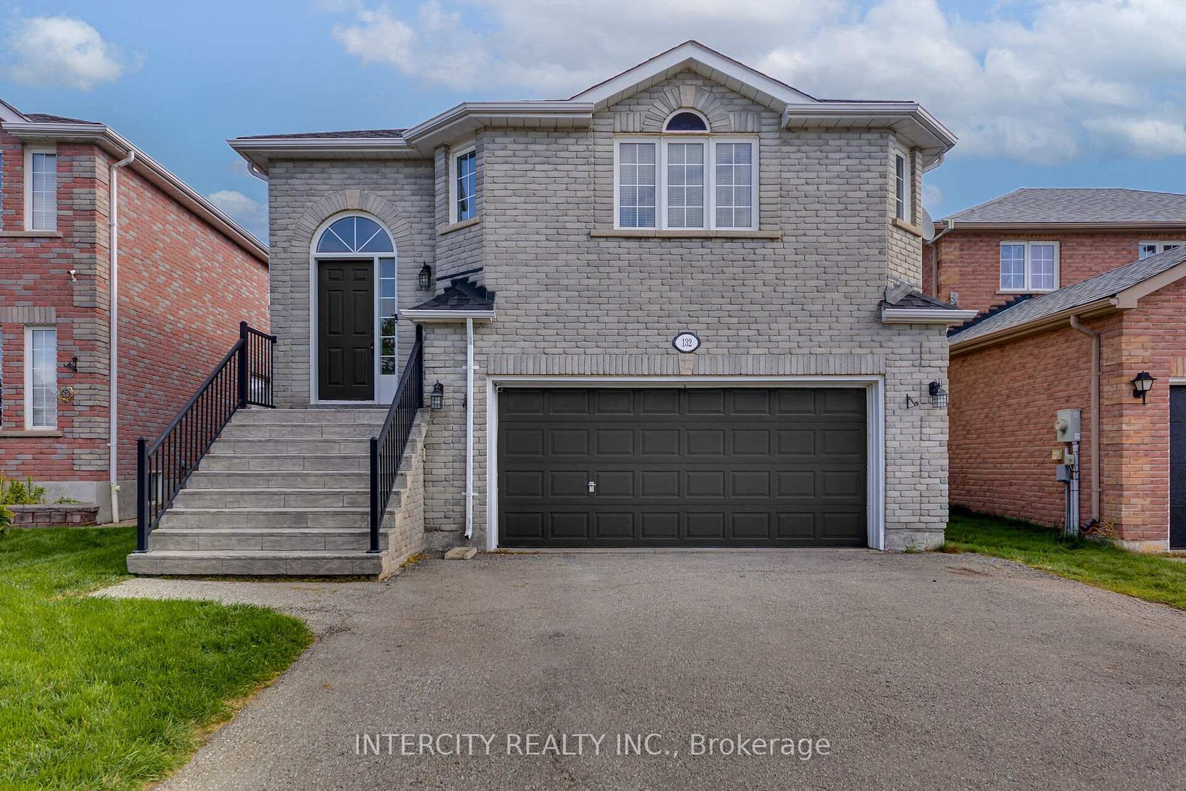 132 Dean Avenue, Painswick South, Barrie photo number 2 132 Dean Avenue, Painswick South, Barrie photo number 2