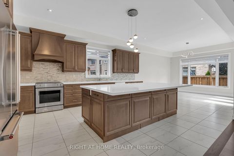 Photo 2 at 3175 Daniel Way, GO Glenorchy, Oakville