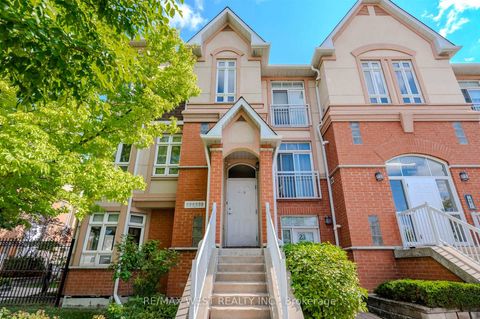 Photo 2 at 28 - 9 Pine Street, Weston, Toronto