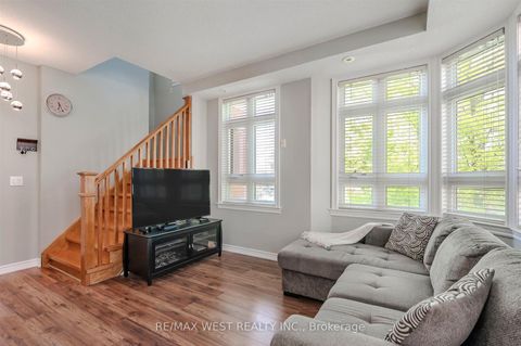 Photo 4 at 28 - 9 Pine Street, Weston, Toronto