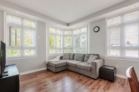 Photo 5 at 28 - 9 Pine Street, Weston, Toronto
