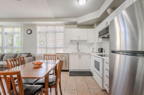 Photo 11 at 28 - 9 Pine Street, Weston, Toronto