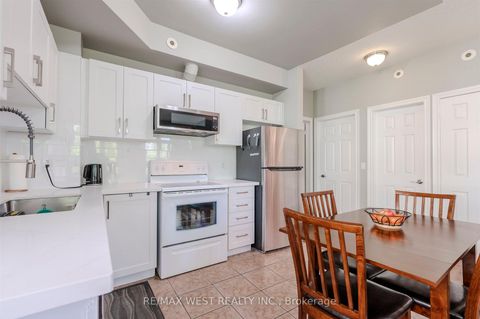 Photo 12 at 28 - 9 Pine Street, Weston, Toronto