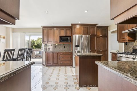 Photo 11 at 435 Aberdeen Avenue, East Woodbridge, Vaughan