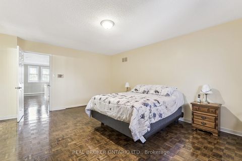 Photo 22 at 435 Aberdeen Avenue, East Woodbridge, Vaughan