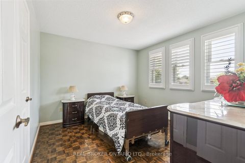 Photo 30 at 435 Aberdeen Avenue, East Woodbridge, Vaughan