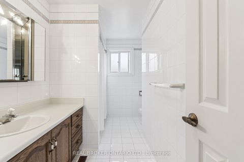 Photo 34 at 435 Aberdeen Avenue, East Woodbridge, Vaughan