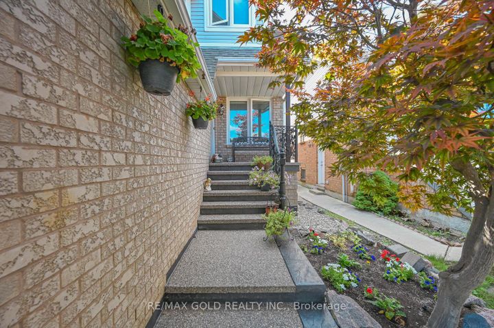 Photo 2 at 101 Beaconsfield Avenue, Fletcher's West, Brampton