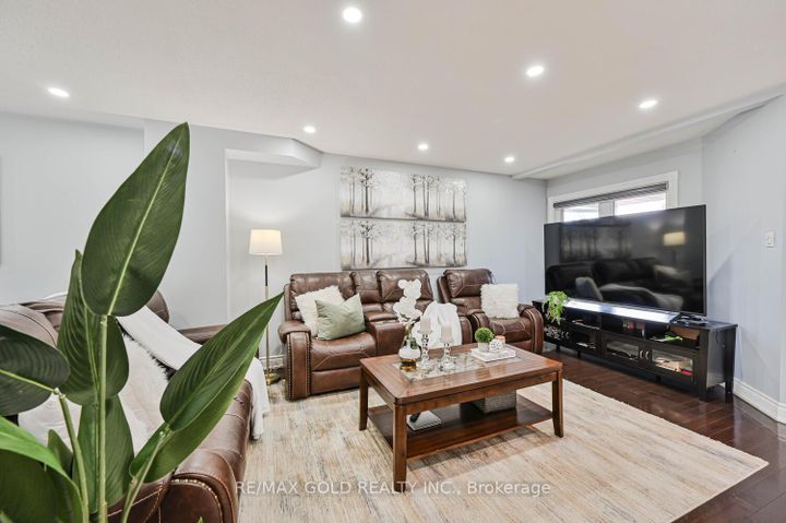 Photo 5 at 101 Beaconsfield Avenue, Fletcher's West, Brampton