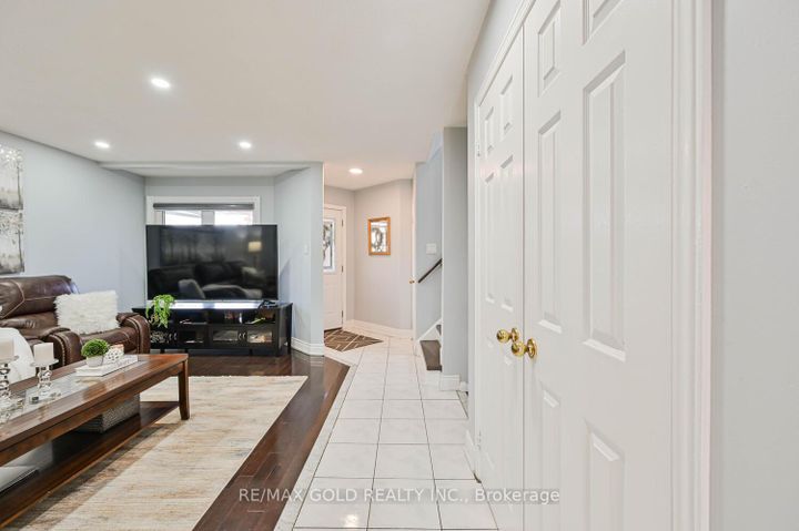 Photo 6 at 101 Beaconsfield Avenue, Fletcher's West, Brampton