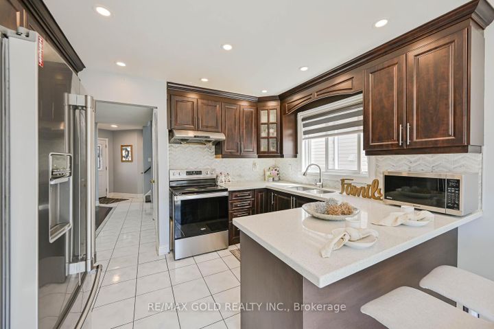 Photo 11 at 101 Beaconsfield Avenue, Fletcher's West, Brampton